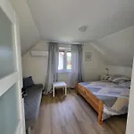Dom wakacyjny Dom Całoroczny Trzyakacje *