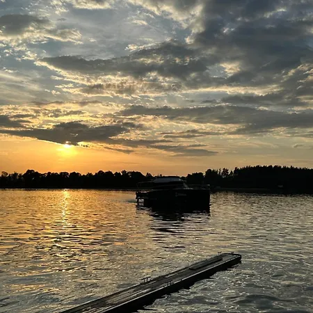 Dom Caloroczny Trzyakacje Casa vacanze *