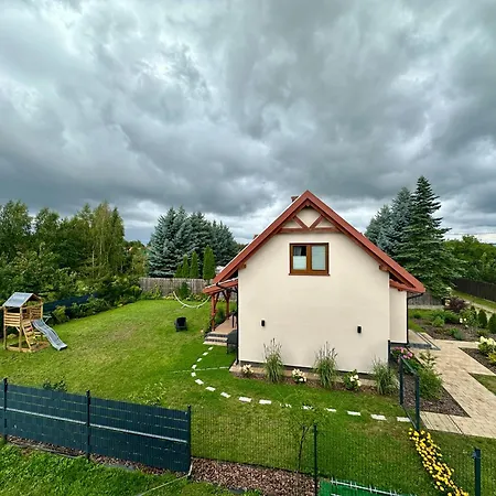 Dom wakacyjny Dom Całoroczny Trzyakacje *